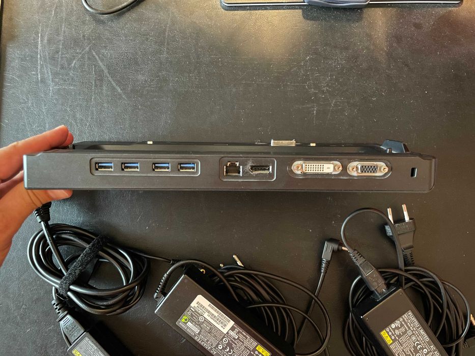 Laptop Fujitsu LIFEBOOK S936 dotyk+akcesoria stacja dokująca ładowarki