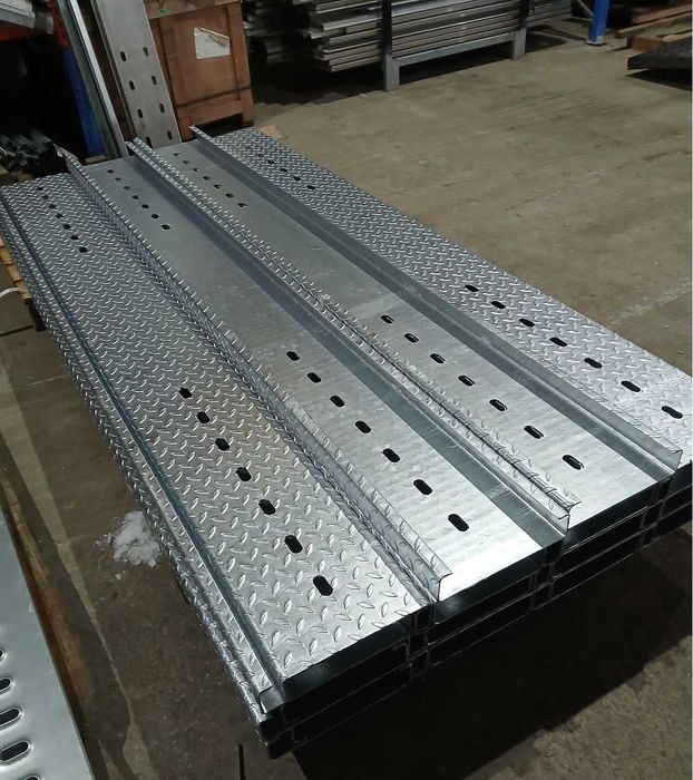 Blacha stal ocynkowana z otworami 4mm - panel do produkcji auto-lawet.