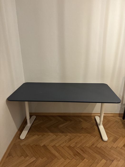 Biurko Bekant Ikea granatowy blat 160 x 80,5, wysokość regulowana