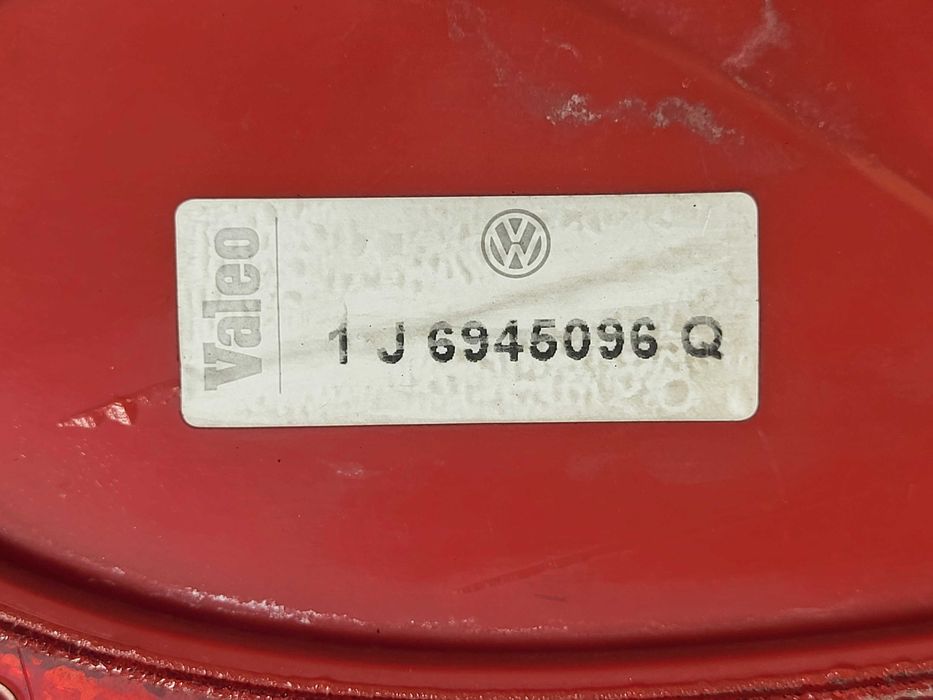 Farolim traseiro direito Volkswagen Golf IV