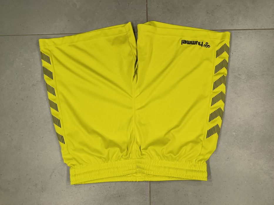 Krótkie spodenki treningowe Hummel roz. M sportowe