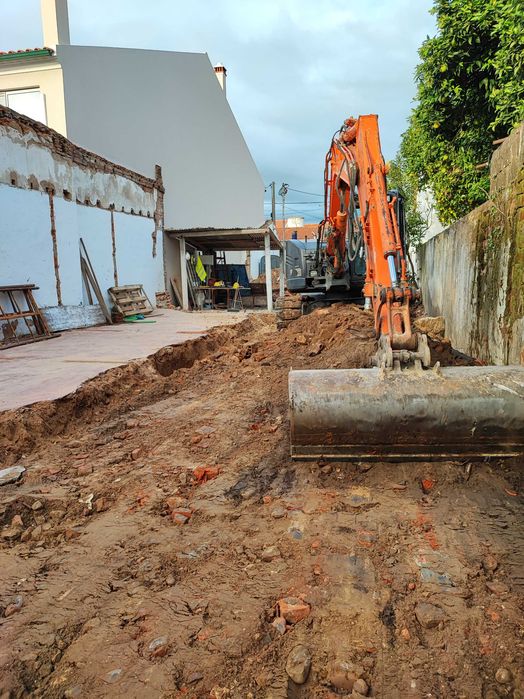 Demolições e Recolha de Entulho – Santarém