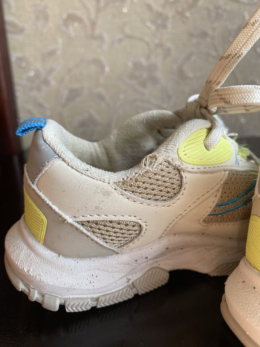 Кросівки як для хлопчика так і для дівчинки