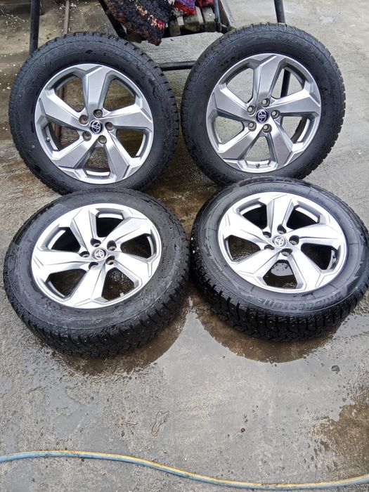 Продам зимові шини в зборі r18