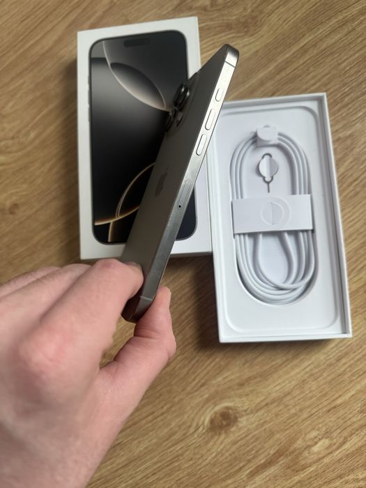 Iphone 16 Pro Max de 256gb com fatura e garantia ( como novo)