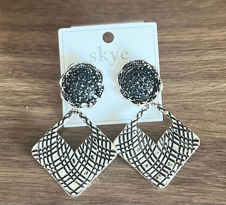 Kolczyki  cyrkonia ciemny granat metal