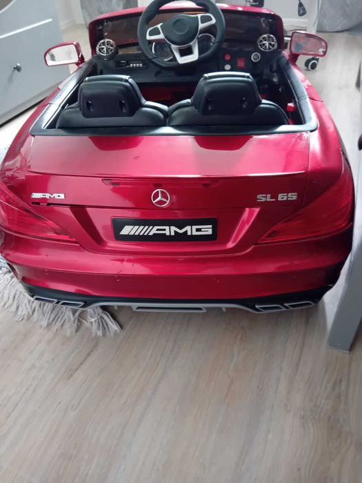 Samochod dzieciecy elektryczny