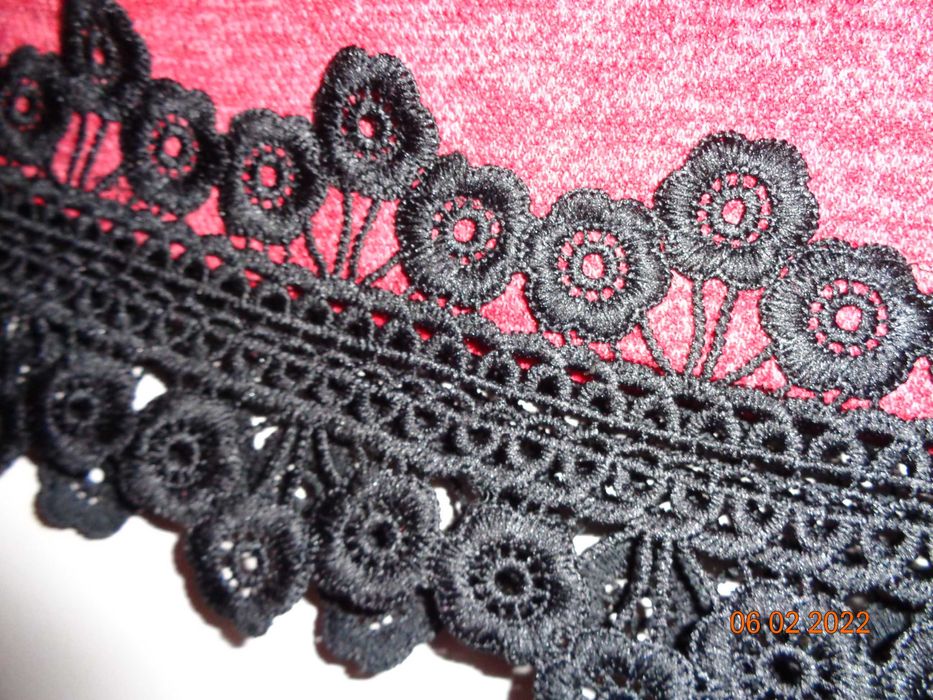 Sprzedam sukienkę z dzianiny.