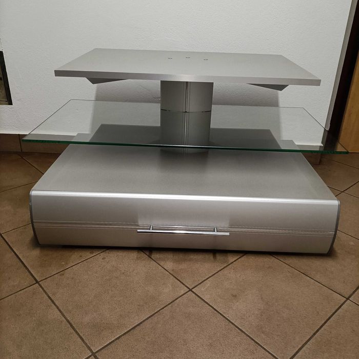 Szafka rtv pod tv.
