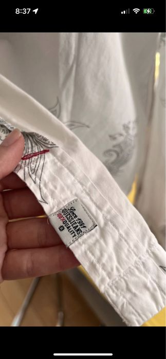 Koszula guess L oversize z printem  materiał bawełna  ma małe plamki w