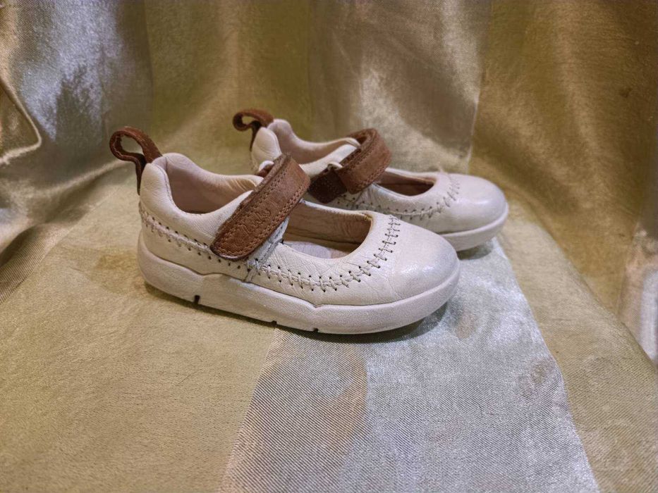 Детские кожаные балетки Clarks