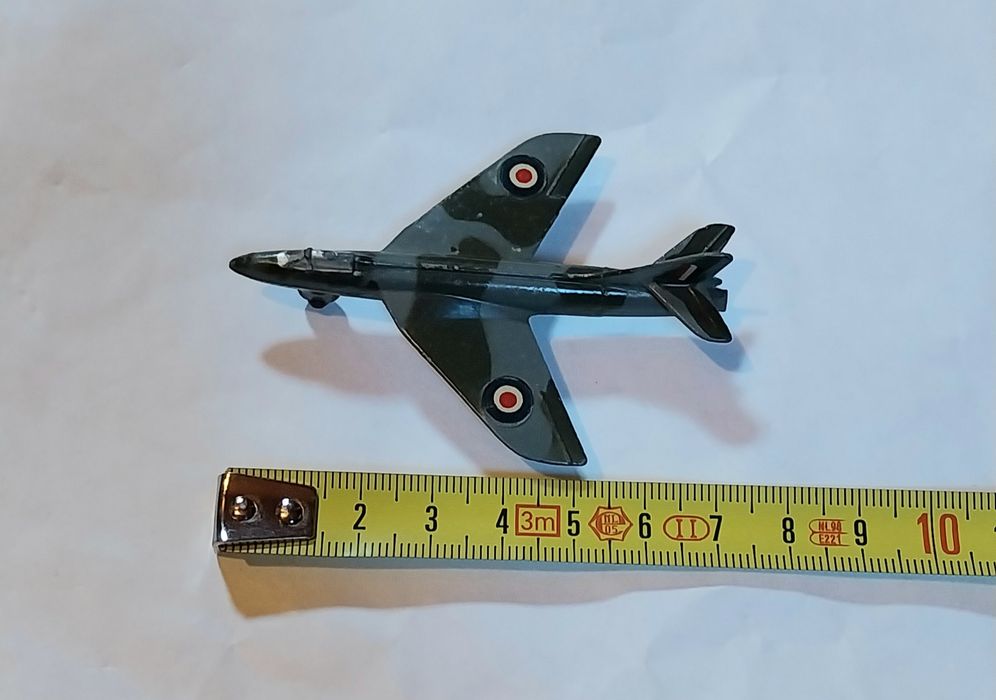 Miniatura antiga avião militar Dinky Toys