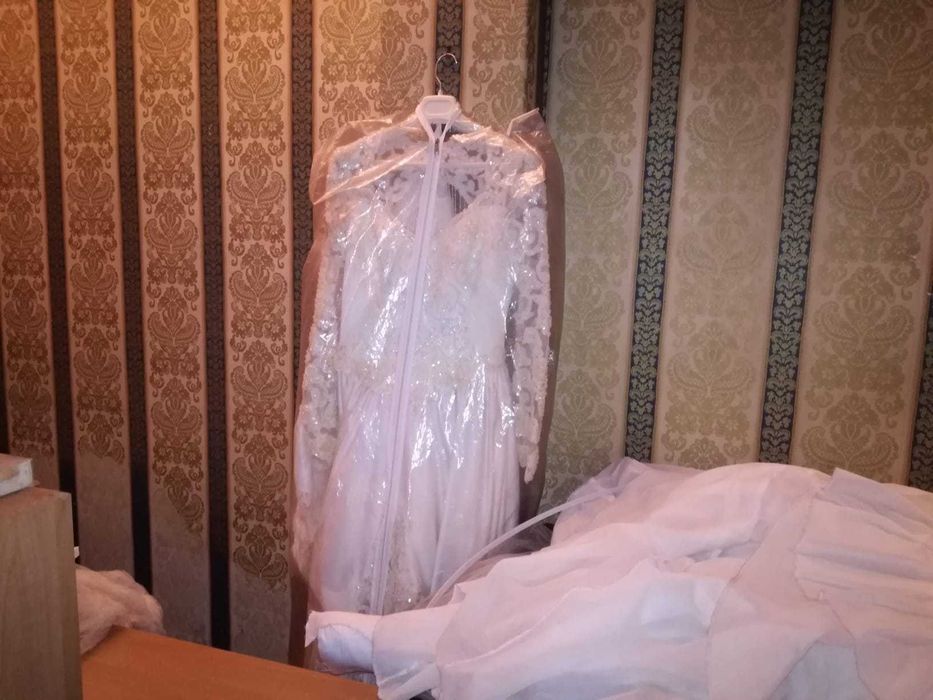 Vestidos de Noiva NOVOS, cerimónia, fatos e respetivos acessórios