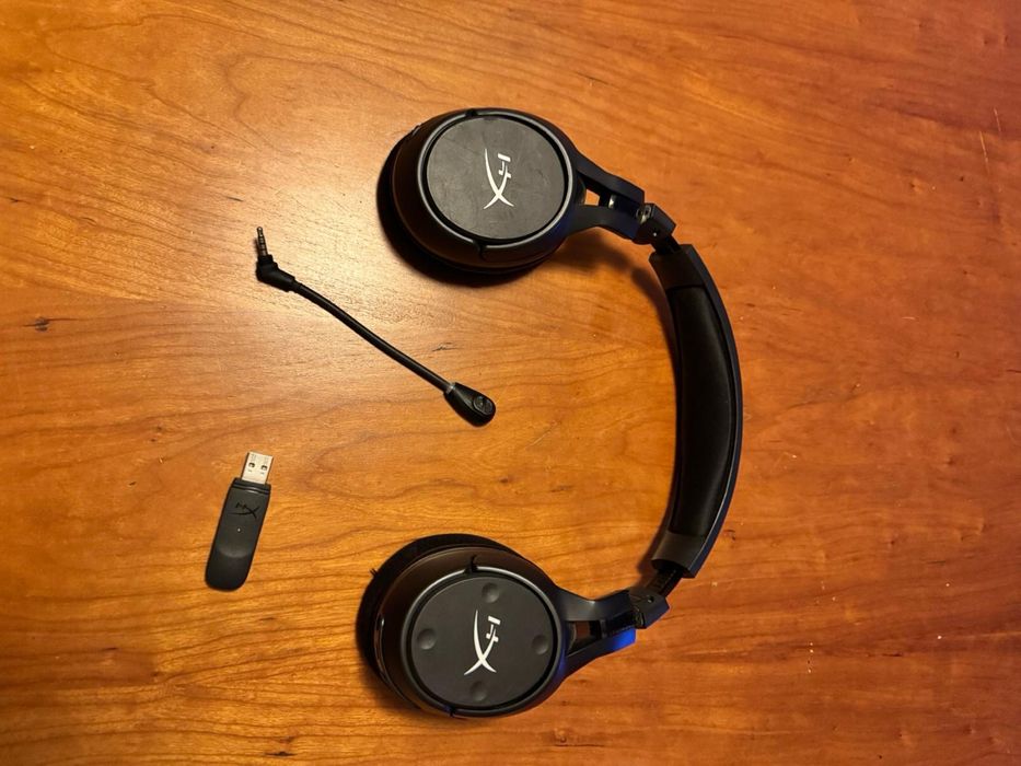 HyperX Cloud Flight S/Headset Gaming Wireless (PC/PS4/PS5) como novo.