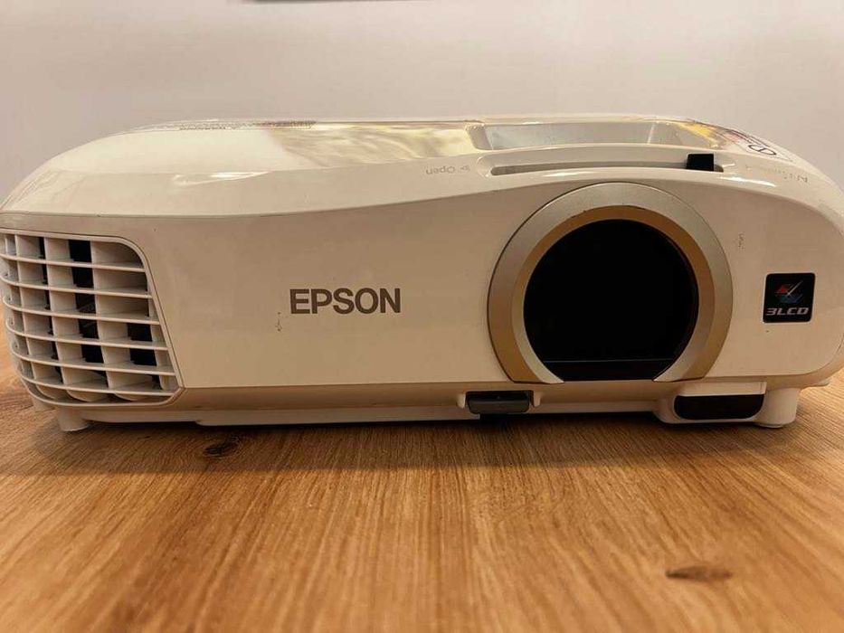 Projektor Epson EH-TW5300 + ekran elektryczny Celexon + uchwyt, piloty