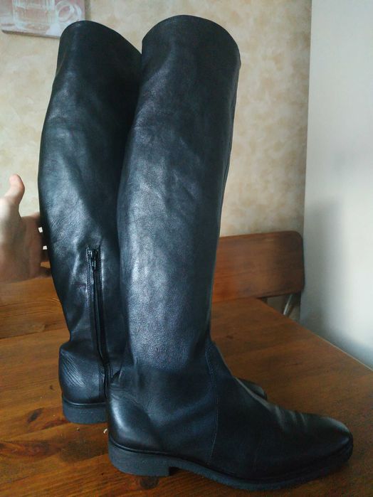 Ботфорти жіночі шкіряні чорного кольору на низькому ходу 40 р/26,5 см