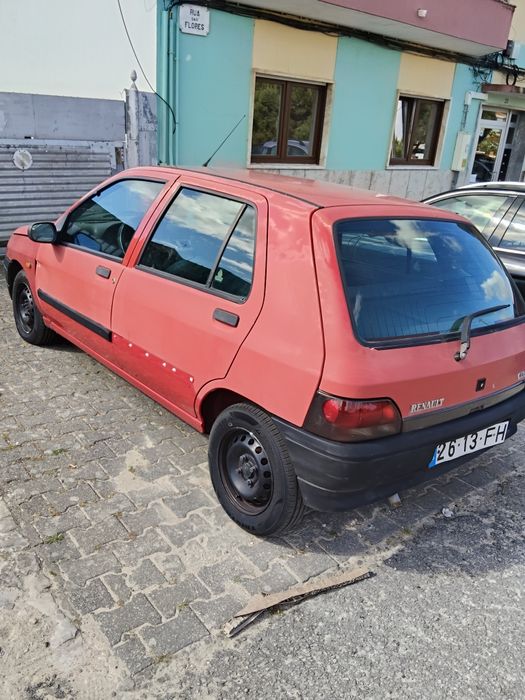 Renault Clio   em bom estado