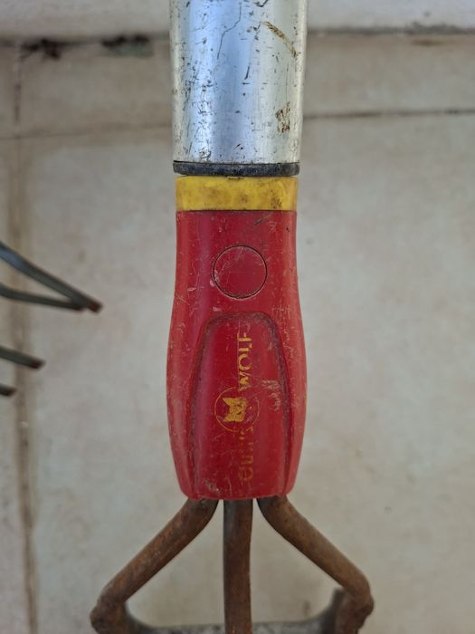 Outils Wolf - Cabo, vassoura relva e capinador/3 dentes  espatulados