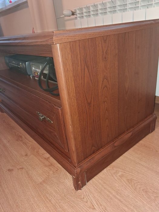 Stolik pod telewizor