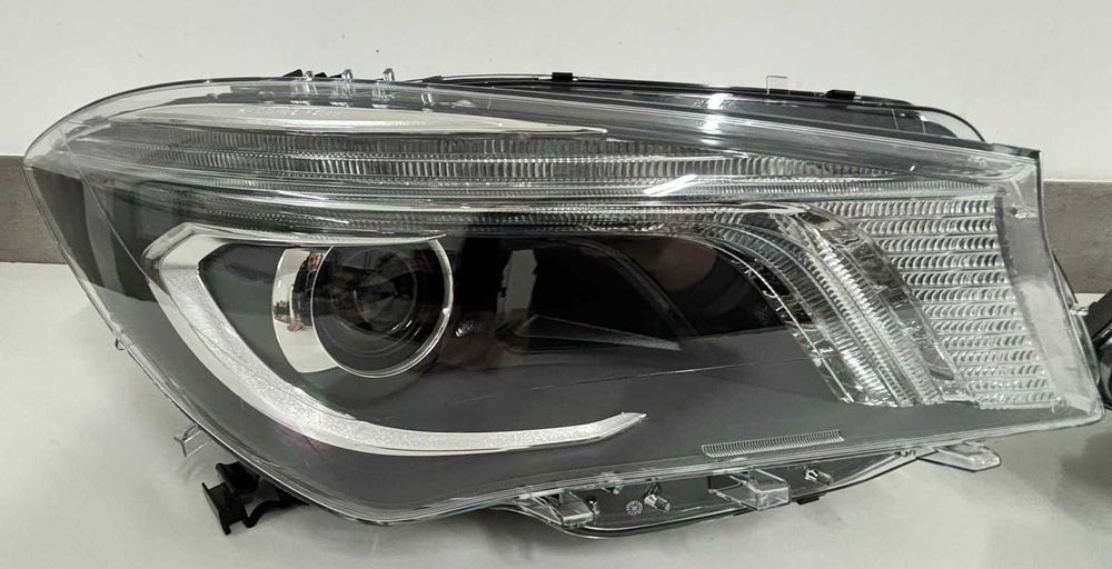 Farol Mercedes-Benz CLA W117 C/Iva Incl.