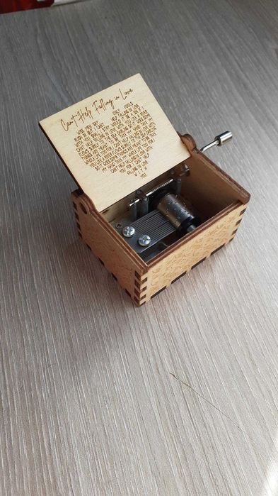 Caixa de música Elvis Can't help falling in love coração NOVO Valentim