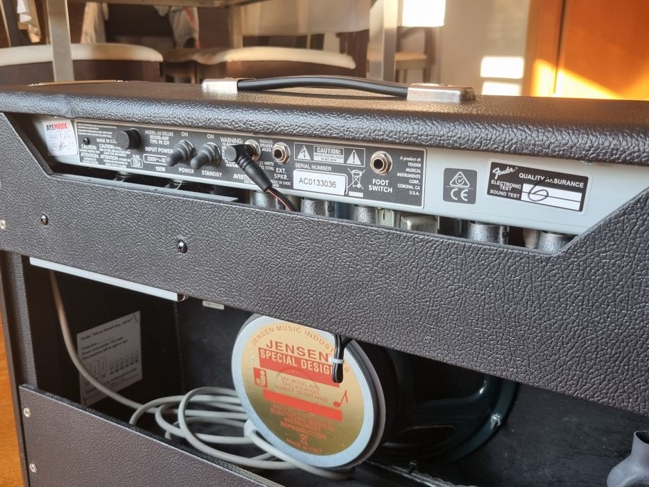 Fender Deluxe Reverb 65 amplificador a válvulas