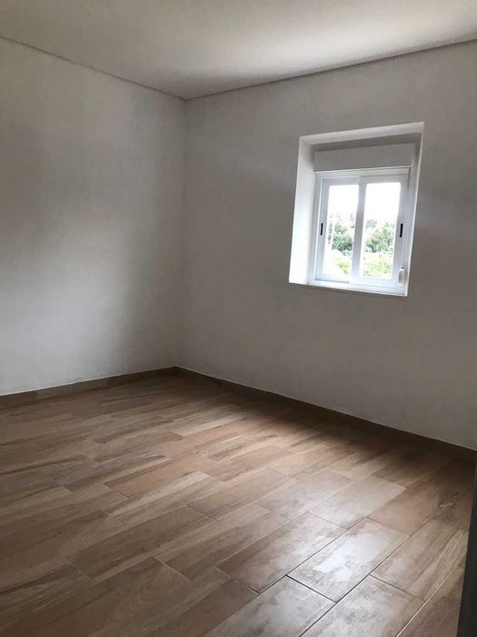 Aluga-se três T2 na Quinta da Horta Seca, remodelados e prontos a habitar, somente a particular