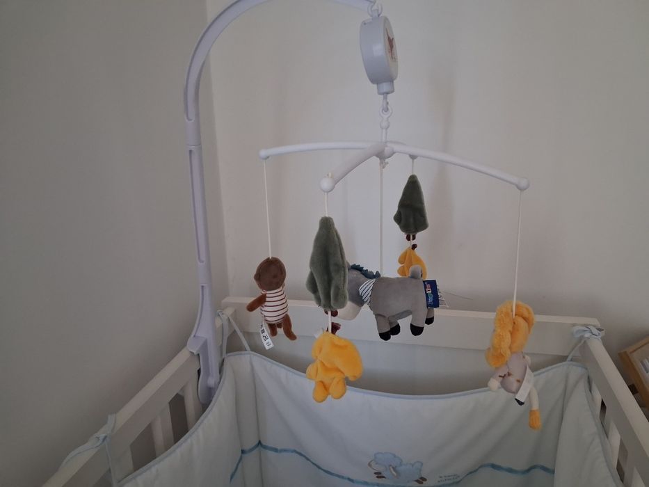 Brinquedo para berço