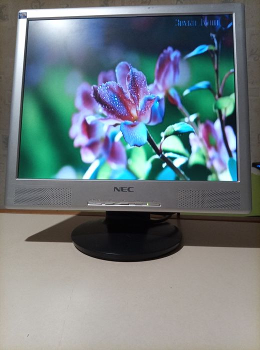Монитор NEC 700p с колонками и кабелями