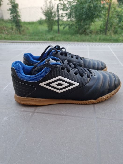 Halówki umbro r.38.5