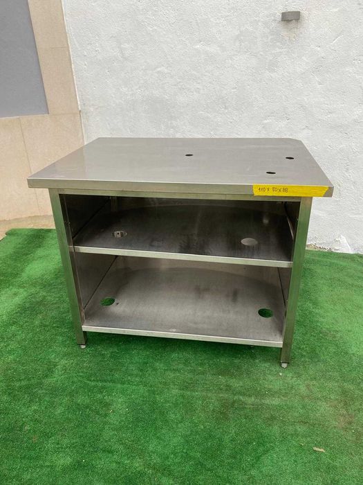 Bancada neutra em inox com prateleira