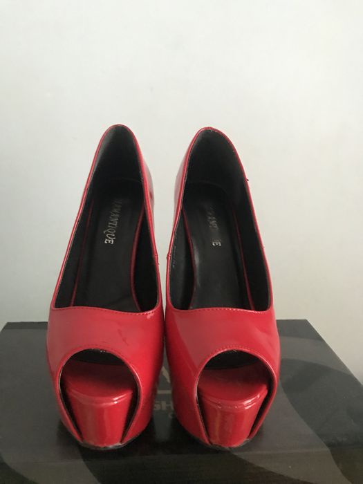 Туфлі, босоніжки на платформі