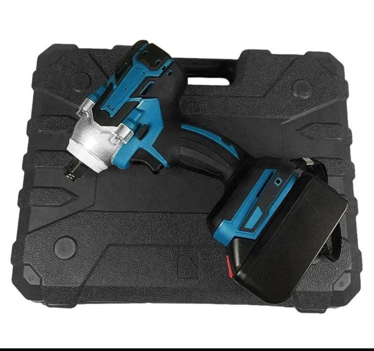 Ударный гайковерт на аккумуляторе с дополнительными насадками 25 штук