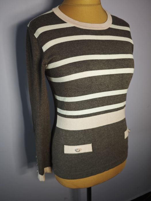 Sweter w paski Marble S mocca beż róż kontrastowy kieszonki