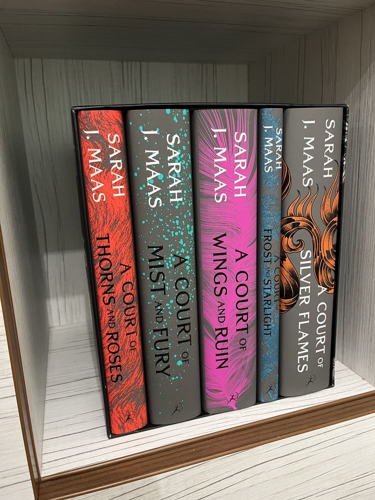 A Court of Thorns Roses Sarah J Maas Box Hardcover English Version A Court of Thorns Roses Sarah J Maas Box Hardcover English Version