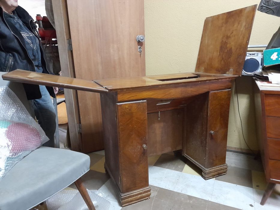 Movel de máquina muito antiga