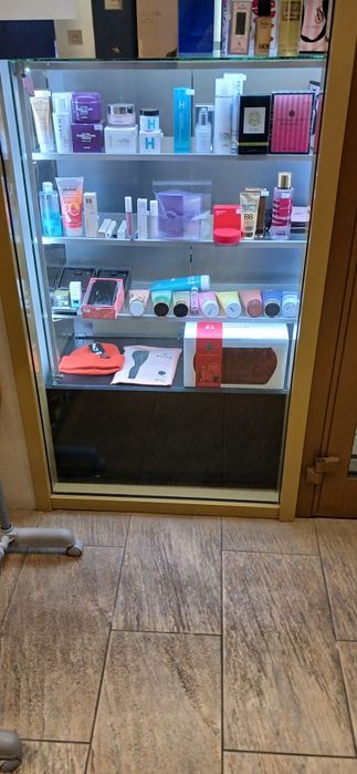 Продаж меблів,прилавків.