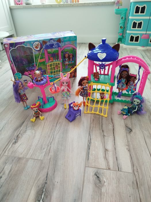 Zestaw Enchantimals plac zabaw +dodatkowe lalki i zwierzątka