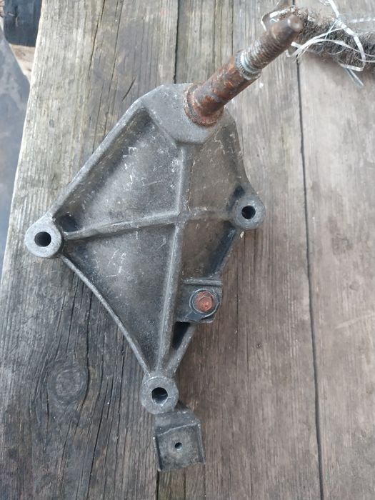 Кронштейн крепления подушки КПП Renault kangoo 1.9.