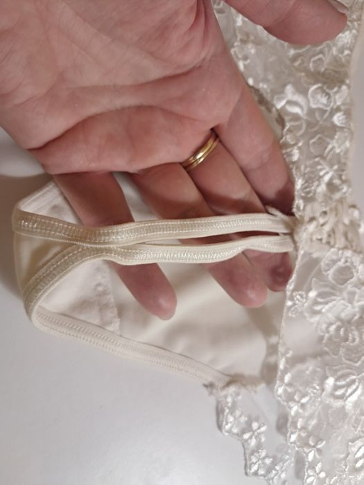 Stringi koronkowe 38