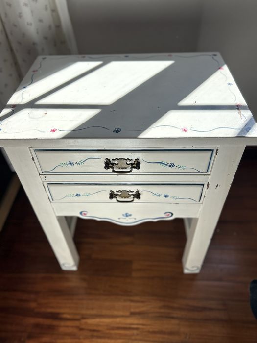 Comoda + mesa de cabeceira
