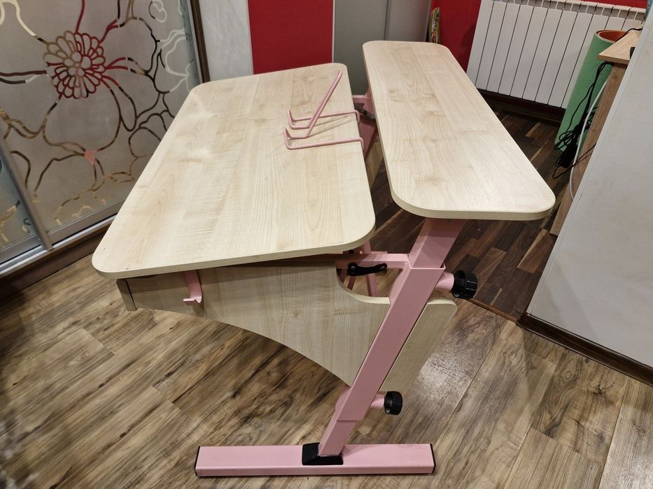 Дитяча парта та ортопедичний стілець