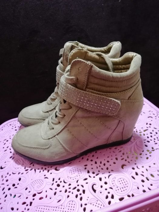 р.39 Снікерси  Graceland чобітки кросівки
