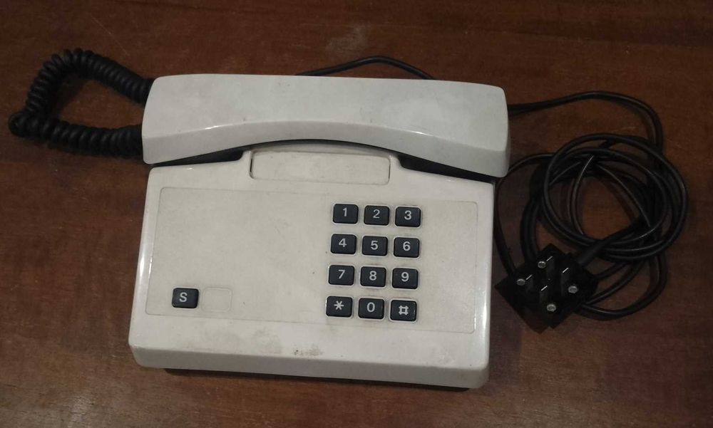 Апарат телефонний ретро стаціонарний кнопковий, радіо