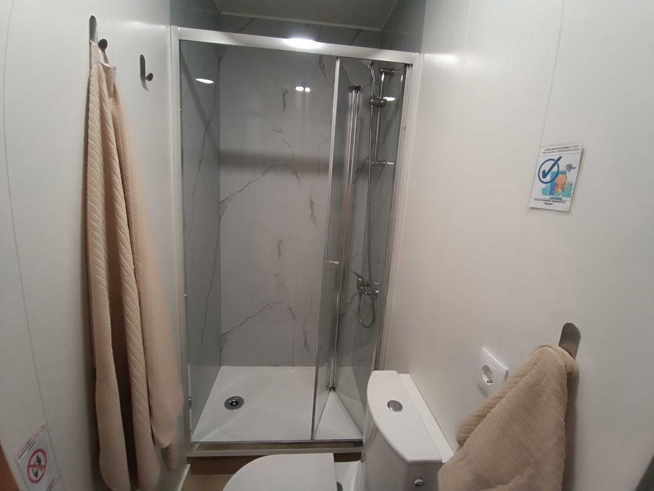 Quarto Suíte de Casal Totalmente mobilado e com Marquise em Alhos Vedros - Moita - a 6 minutos da estação de comboios