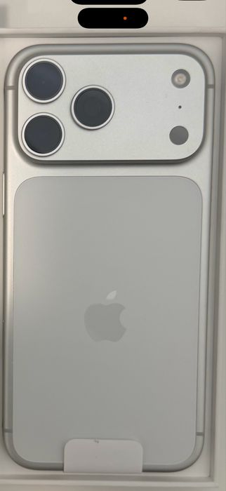 Iphone 17 Pro Max 256GB (Prata)  novo
