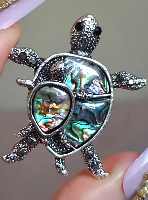 Turtle-shaped brooch / clip / breastpin with baby, decorated with shell64409188862337121
