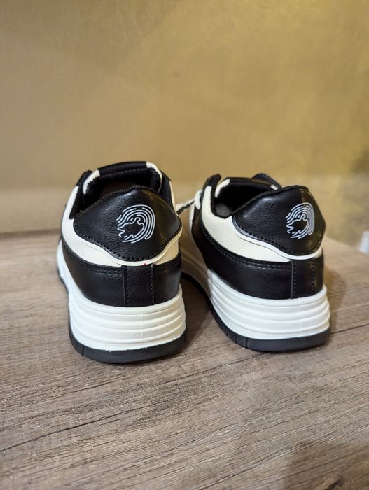 Кросівки шкіряні