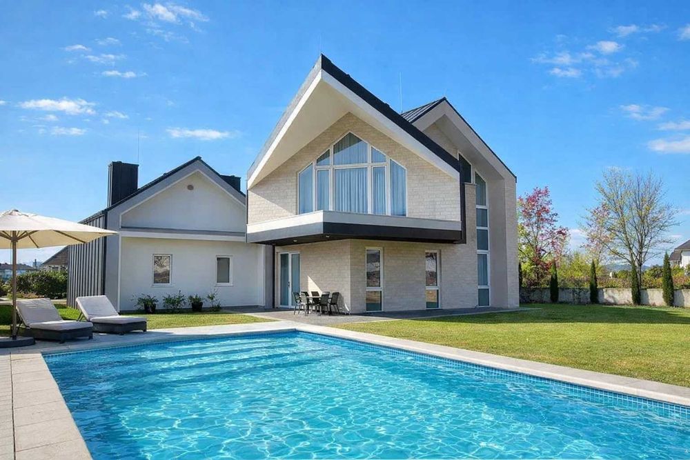Продаж унікального будинку 297 м² з басейном, ставком і панорамою 15 соток,  4 спальні,  4 с/в,  гараж на 2 авто,  введено в експлуатацію 2024
