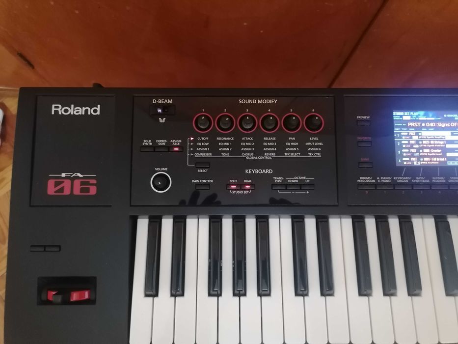 Sintetizador Roland FA06 como novo